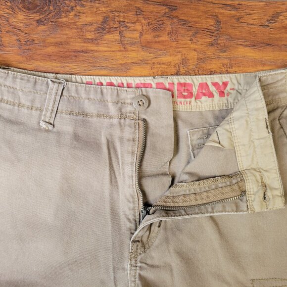 UNIONBAY Tan Khaki Men's Cargo Shorts sz 36 EUC Spring Summer Casual Beach Vaca - Picture 2 of 4